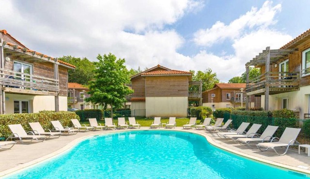 Appartement 1 chambre et 1 coin cabine, piscine, au bord du lac d 'Aureilhan,proche de Mimizan plage