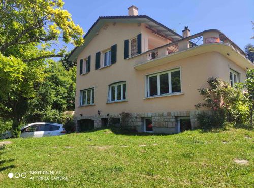 Appartement 1 pièce entresol 30 m2 proche du centre et bain thermal