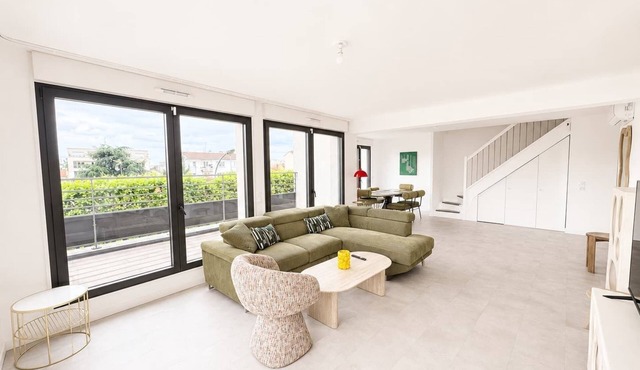 Appartement 2 chambres avec terrasse a Courbevoie
