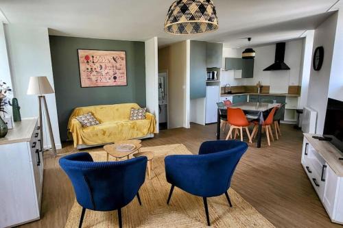 Appartement 2 chambres - 6 personnes - Centre de Parthenay - Garage et Wifi