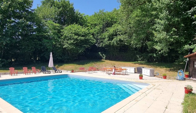 Appartement 2 Chambres Dans Parc de 7 Hectares Avec Piscine