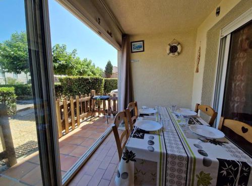 Appartement 2 pièces en rez-de-chaussée proche plage avec parking privé et terrain de pétanque - FR-1-387-109