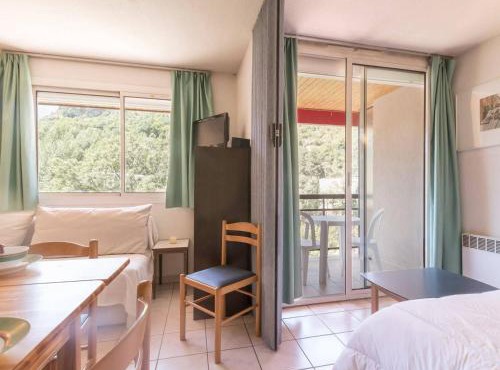 Appartement 2 pièces avec coin nuit, balcon, parking et casier à ski - Proche télécabine et centre - FR-1-330C-16
