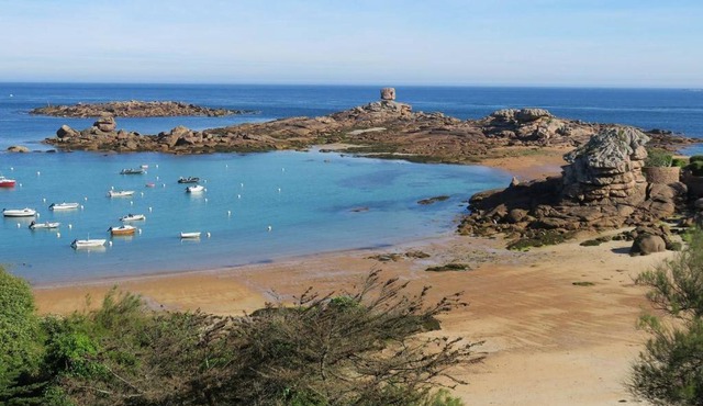 Appartement 2ch, vue mer, plage à 200m, parking, Trégastel - FR-1-368-131