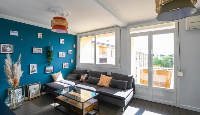 Appartement 3 chambres, climatisation, parking, proche centre ville et plage