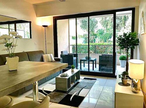 Appartement 3 Etoiles centre moderne terrasse piscine parking