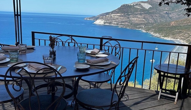 Appartement 4/6 Pers Dans Maison de Village , Grande Terrasse, vue Montagne