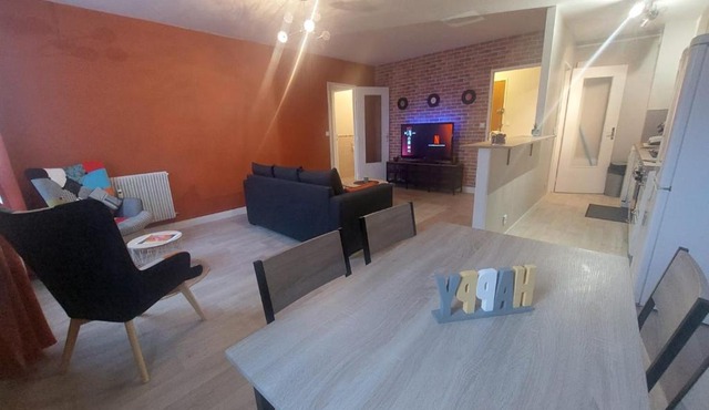Appartement 5 personnes 52m2 avec Grand Salon et 1 chambre proche aéroport et gare