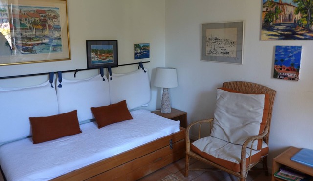 Appartement a 100m de la Place de Porquerolles