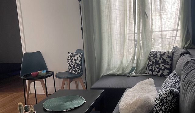 Appartement a 15 Minutes de la Tour Eiffel Avec un Canapé Convertible