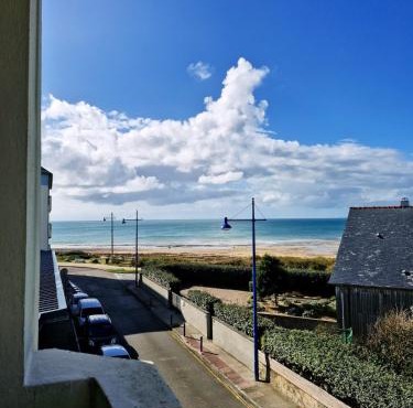 Appartement avec balconnet et vue mer