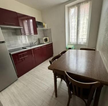 Appartement accueillant à Néris-les-Bains - 35 m², terrasse agréable