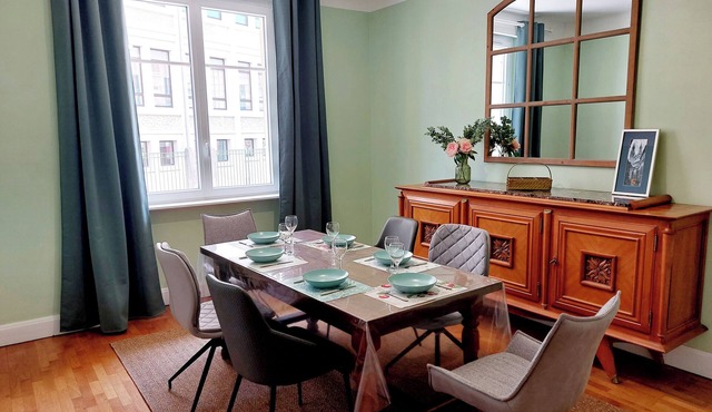 Appartement Ancien Rénové et Spacieux à Louer