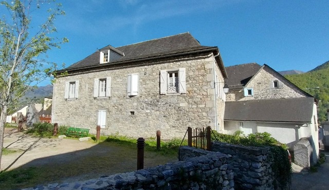Appartement au 2nd Étage de la Maison Familiale au Centre de Lescun