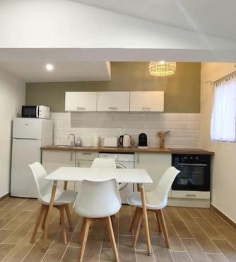 Appartement au cœur du village, climatisé avec extérieur