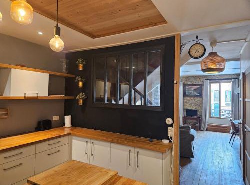 Appartement authentique et chaleureux au cœur de Salies-de-Béarn, dans le quartier historique avec commerces et restaurants au pied, à deux pas des thermes