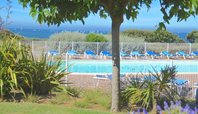 Appartement avec accès 2 piscines