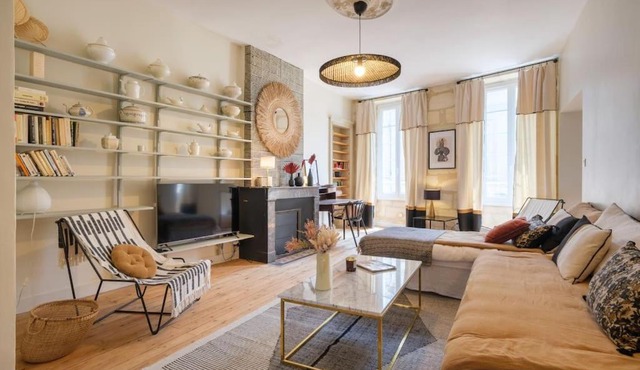 Appartement avec son patio dans centre historique de Bourg