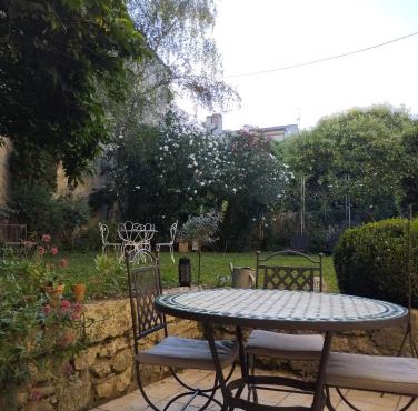 Appartement avec accès piscine et jardin dans hôtel particulier