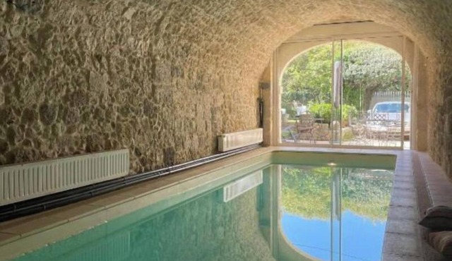 Appartement Avec Accès Piscine et Jardin Dans Hôtel Particulier