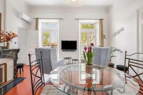 Appartement avec balcon, bord du canal, Wifi.