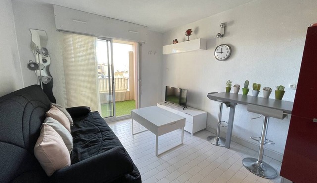 APPARTEMENT AVEC CHAMBRE ET CABINE SEPAREE À DEUX PAS DES PLAGES