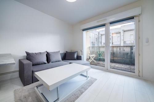 Appartement avec chambre HomeCinema - Parking&Terrase proche Paris