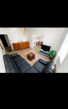 Appartement avec deux chambres et salon de massage