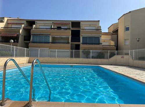Appartement avec piscine et parking, proche des commerces - FR-1-387-189