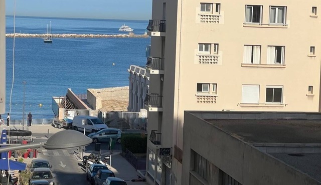 Appartement Bord de mer Situé Dans le 7e, Proche de Tous Commerce et Transports