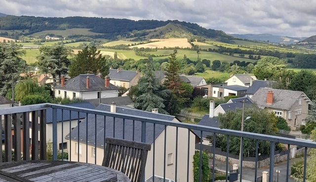 Appartement Calme en Dernier Étage Avec Ascenseur