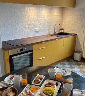 Appartement calme et lumineux, cour extérieure, repas maison possibles - proche Gare et Centre