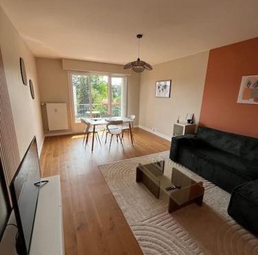 Appartement chaleureux, ensoleillé avec parking gratuit