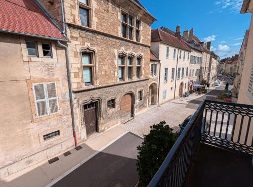 Appartement charmant au cœur de Vesoul avec parking privé - FR-1-583-509