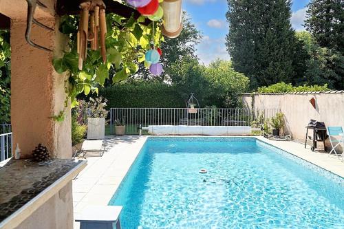 Appartement charmant proche d'Avignon avec piscine privée