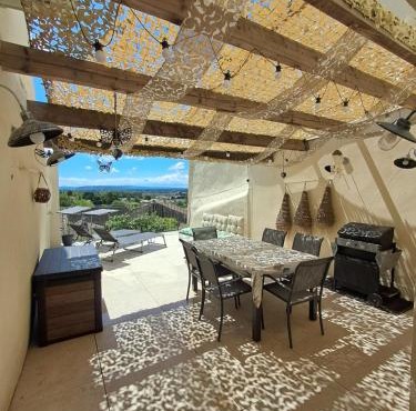 Appartement climatisé avec terrasse et vue sur le Luberon