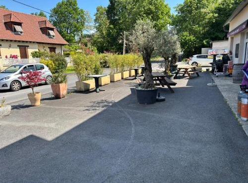 Appartement confortable avec jardin à Objat, 120 m²