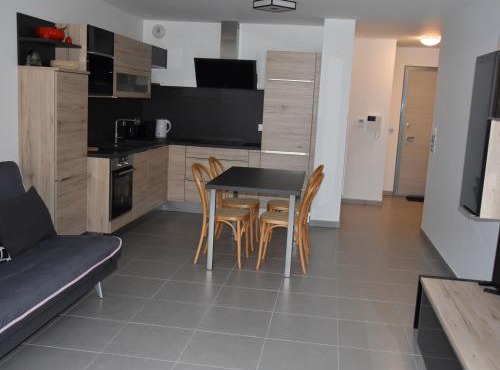 Appartement Contemporain avec Terrasse Sud, Proche Centre et Navette Courchevel - FR-1-464-81
