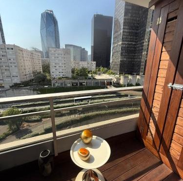 Appartement cosy à Paris en métro -balcon & wifi