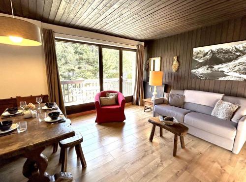 Appartement cosy 2 pièces avec balcon, proche centre et télécabine, piscine et tennis en été - FR-1-597-20