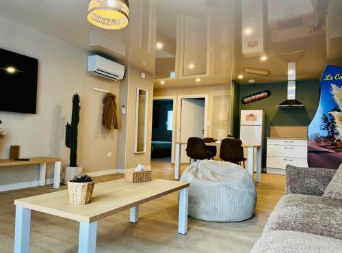 Appartement cosy ambiance Beverly Hills dans résidence avec piscine 4 pers 2 chambres