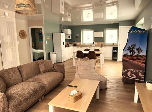 Appartement cosy ambiance Palm Spring dans résidence avec piscine 4 pers 2 chambres