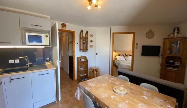 Appartement cosy avec terrasse, proche du village, parking inclus - FR-1-693-7