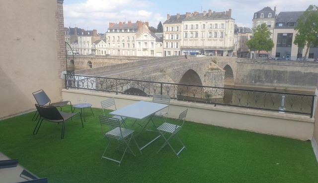 Appartement cosy face à la Mayenne