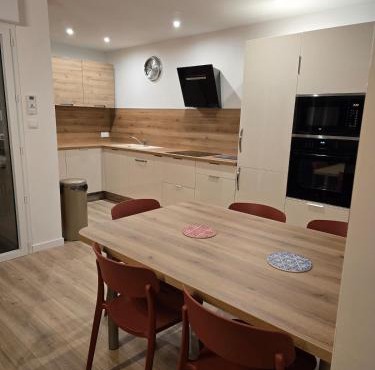 Appartement cosy près de Sceneo et Auchan au dessus du fleuriste Bellafleur