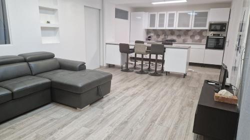 Appartement cozy et confort avec JACUZZI proche CDG Parc Astérix Chantilly Paris