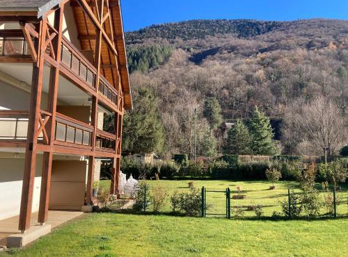 Appartement de Prestige Neuf, Vue Montagne et 2 Balcons St Mamet, Luchon