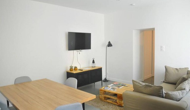 Appartement D'une Chambre Dans une Charmante Maison au Cœur de Lalinde