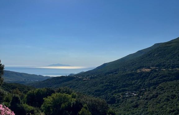 Appartement dans maison de village vue mer