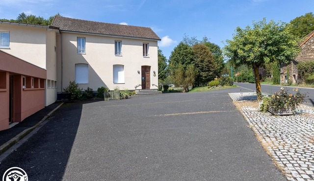 Appartement Dans une Ancienne École en Bordure de Rivière